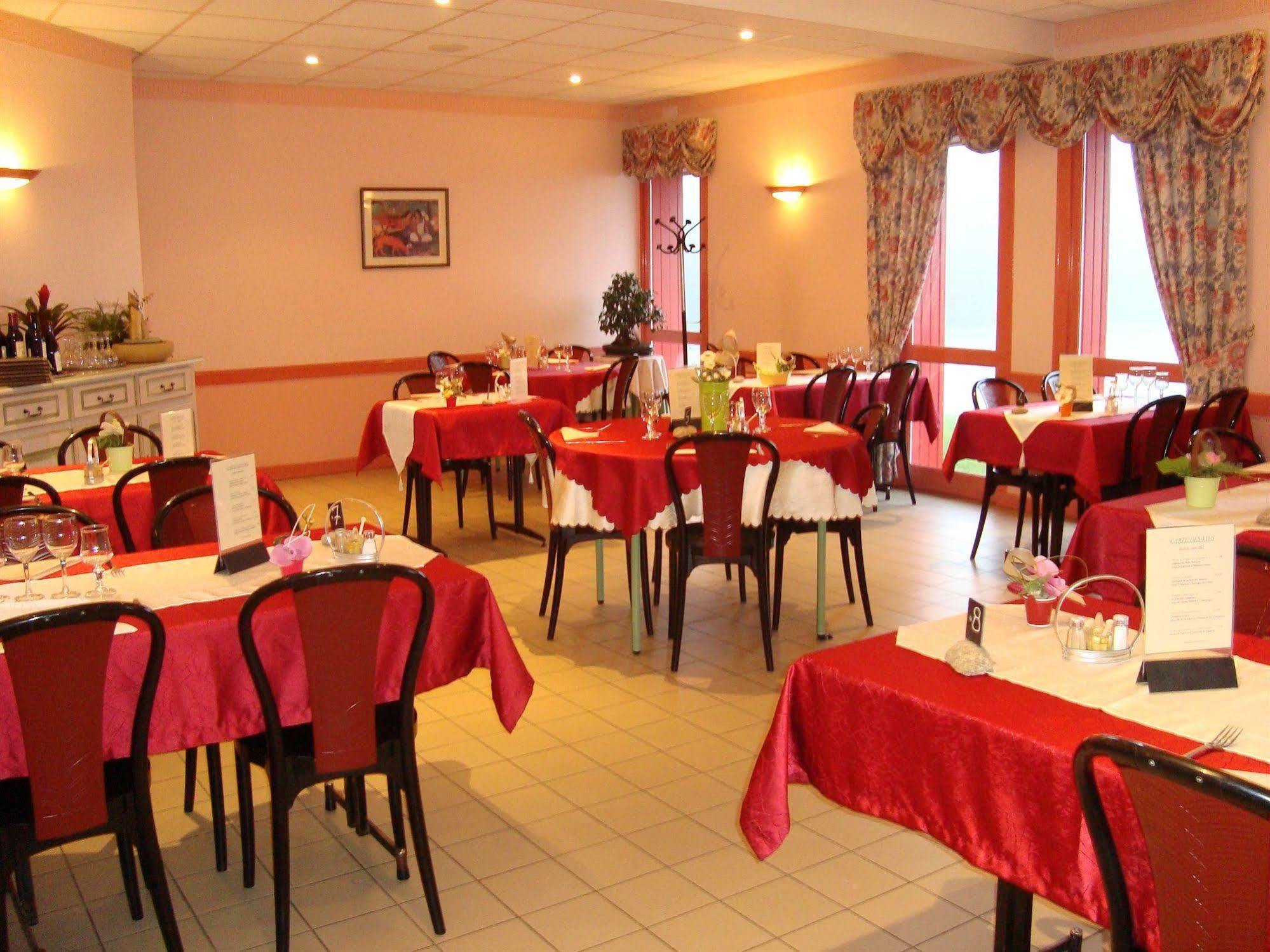 Hotel Le Bretagne Louvigne-de-Bais ภายนอก รูปภาพ