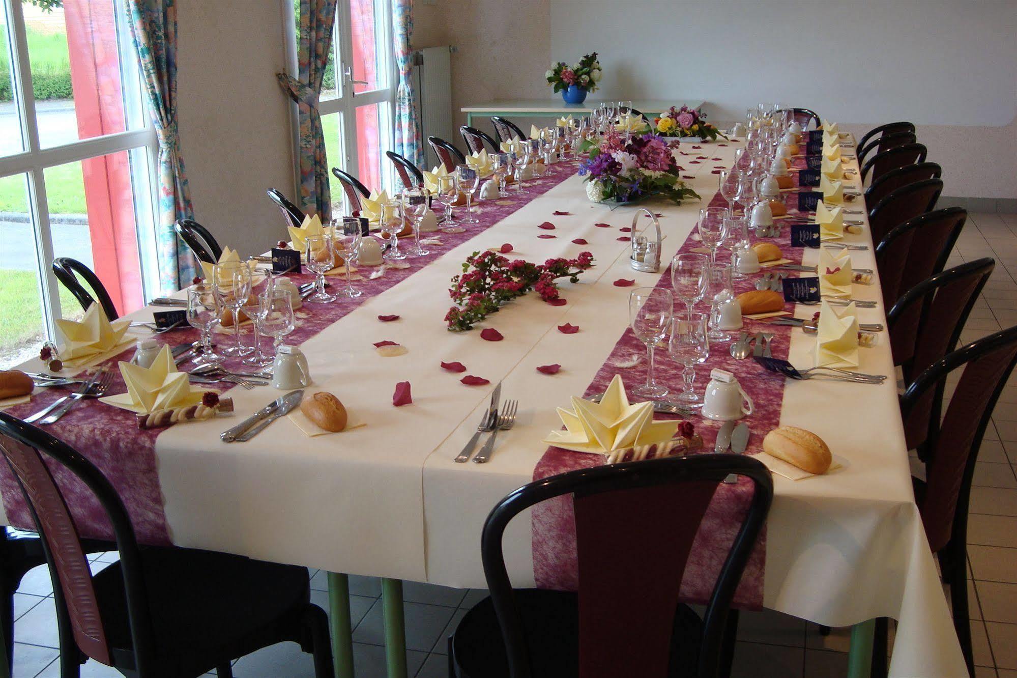 Hotel Le Bretagne Louvigne-de-Bais ภายนอก รูปภาพ
