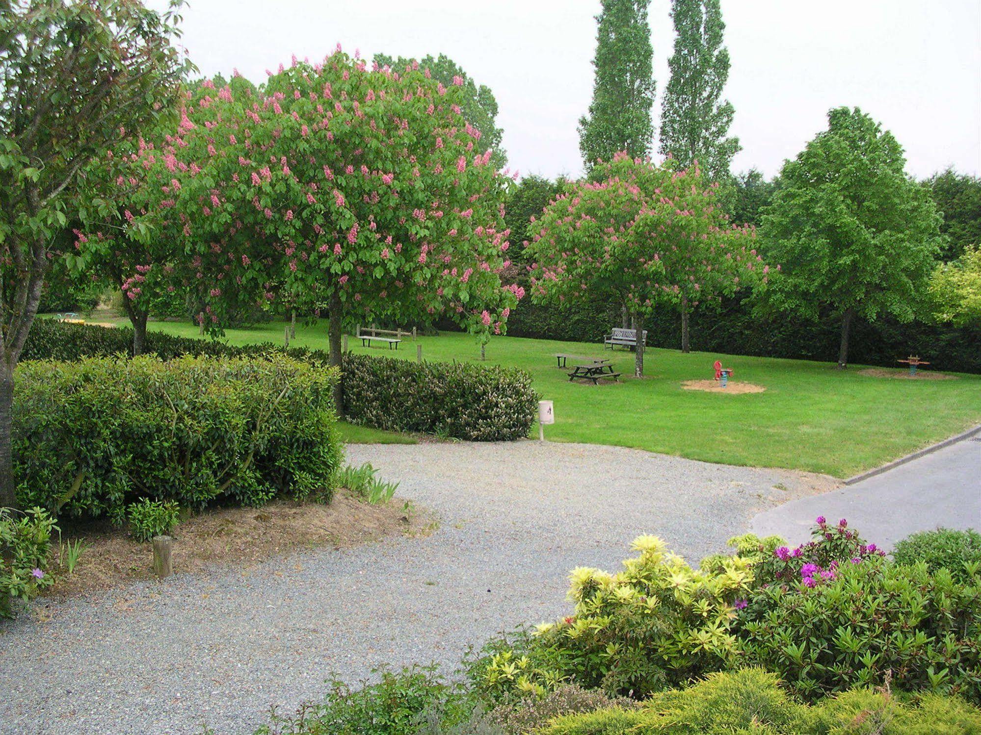 Hotel Le Bretagne Louvigne-de-Bais ภายนอก รูปภาพ